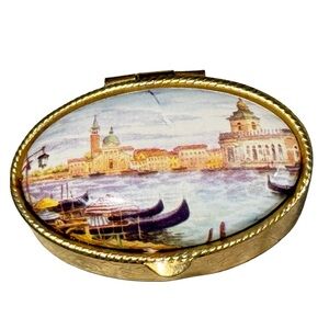 Vintage Italian Roma S. Pietro Porcelain And Gold Tone Metal Pill Trinket Box